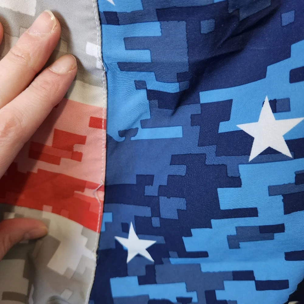 Vineyard Vines Size 42/XXL American Flag Cameo Swim Trunks